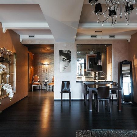 So Fashionable Apartment In The Heart Of Minsk Luaran gambar